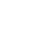 Drei Personen nebeneinander mit verschränkten Armen – Symbol für Teamgeist und Zusammenhalt.